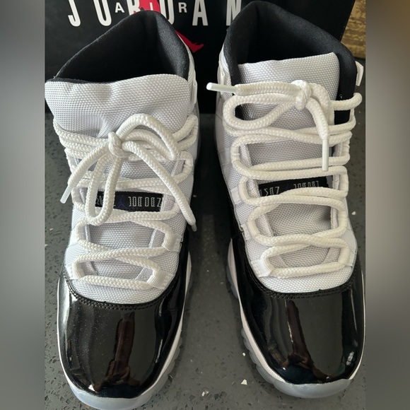 Air Jordan 11 Retro 2018 Concord US Size 8 Mens/9-9.5 Womens - Picture 2 of 5